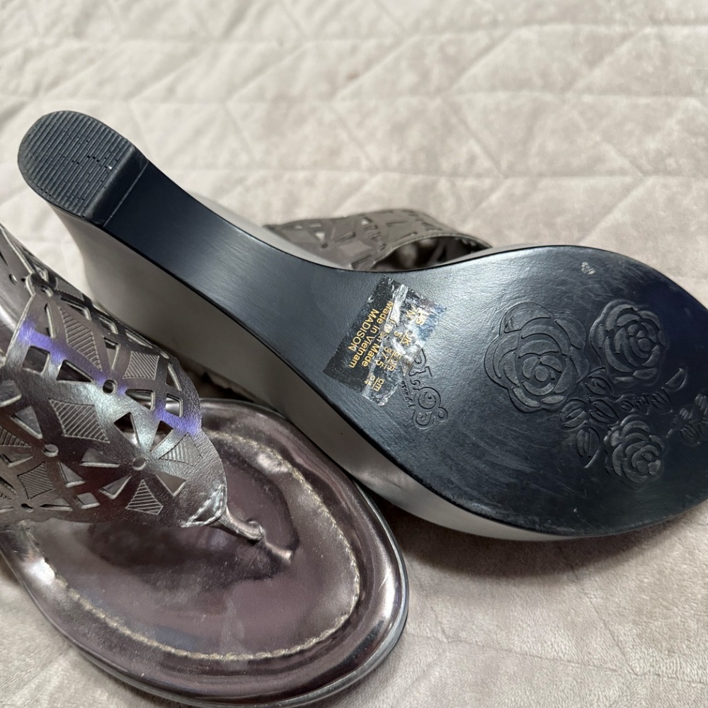 Carlos Santana wedge Silver sandals size 7 - Picture 4 of 4